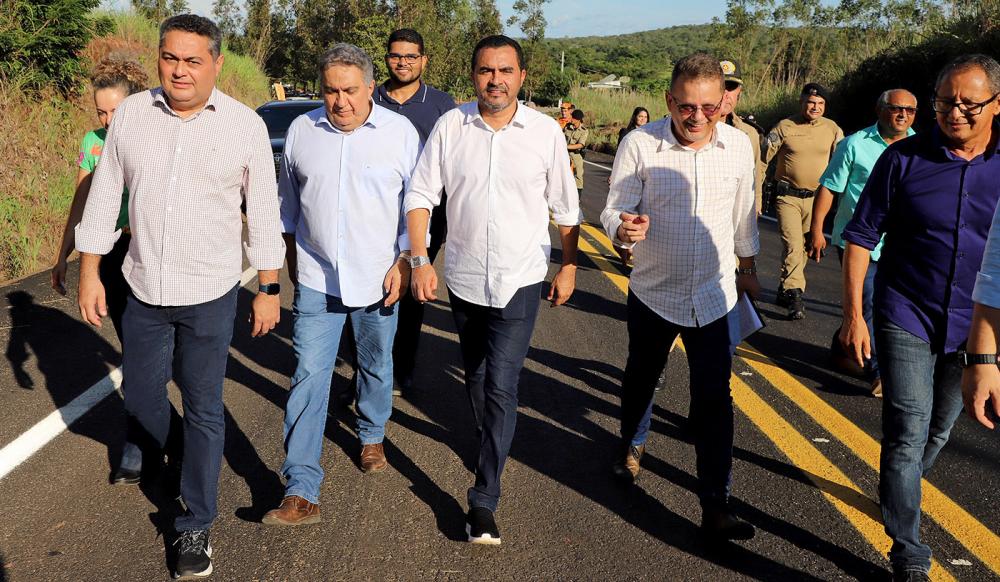 Com investimento de R$ 71,5 milhões, governador Wanderlei Barbosa entrega trechos da TO-070 e TO-373 recuperados 