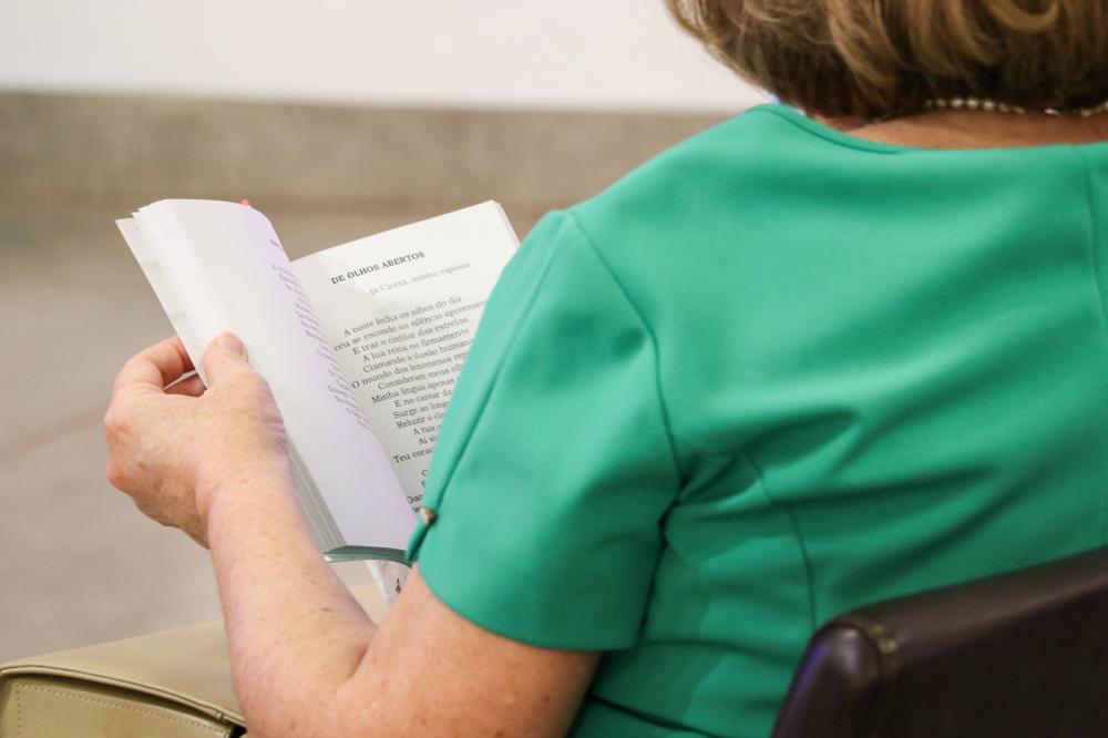 Livro ‘Cheiro de Vó’ será lançado na 16ª edição da Roda Literária na próxima semana