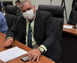 Jucelino pede reparos na iluminação pública da quadra Arno 44